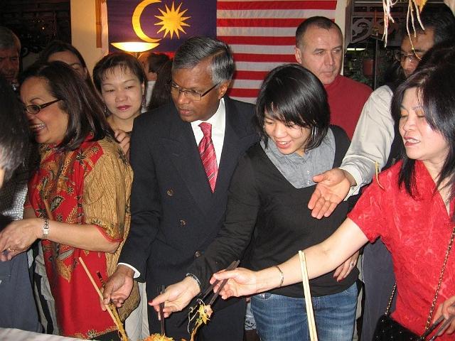 IMG_0065.jpg - Dato' Thanarajasingam and Datin Saradha Iyer surrounded by MAF members as the tossing of the "Yue Sang" gets underway
