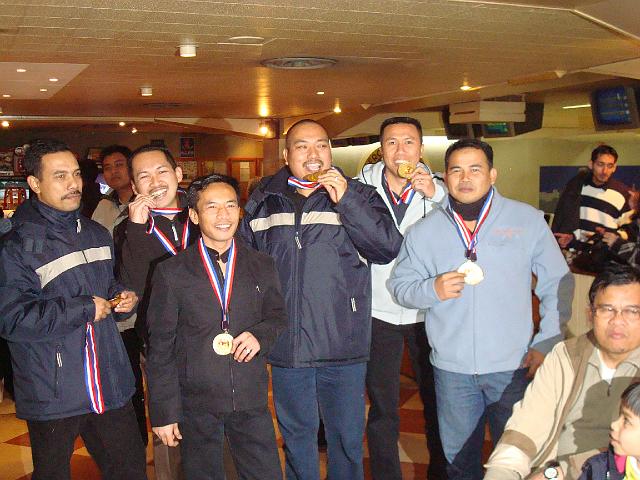 DSC00160.JPG - MINDEF men's bowling team